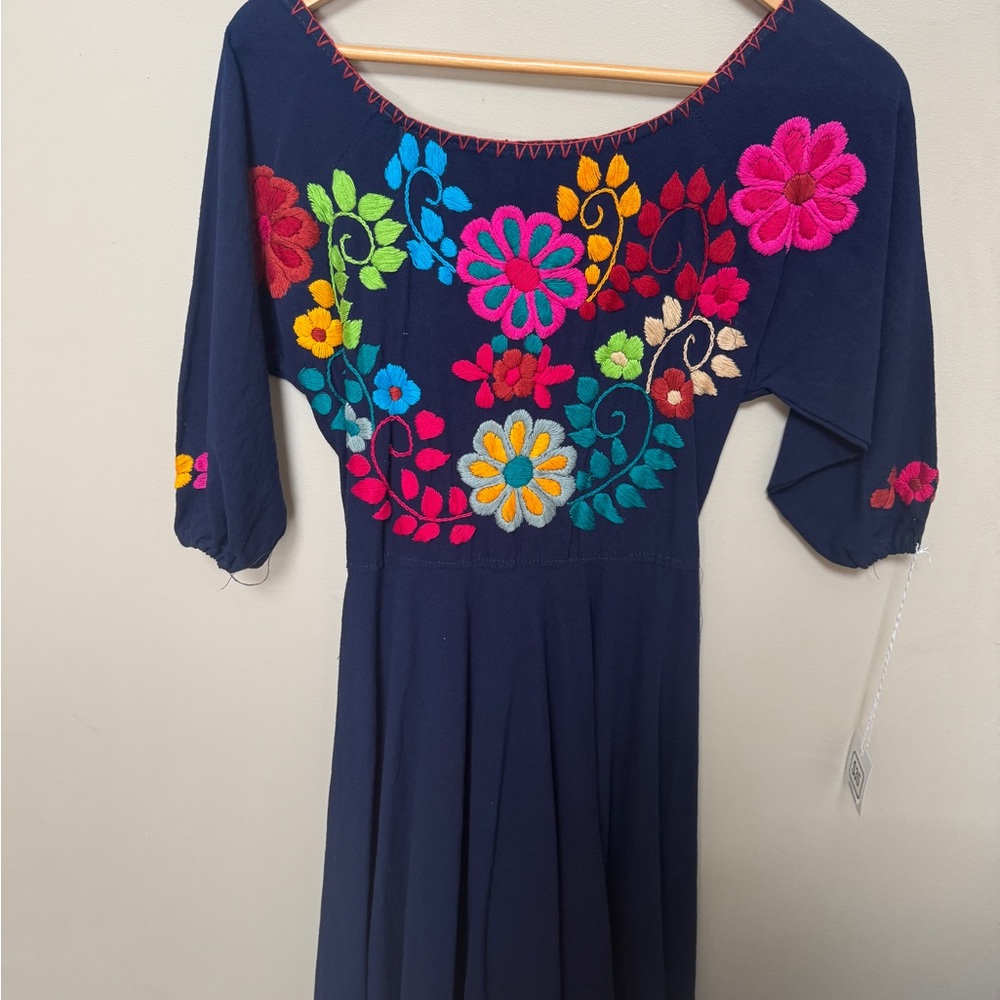 🌸 2 x $49 🌸 Beautiful hand embroidered Mexican dress - Picture 8 of 9